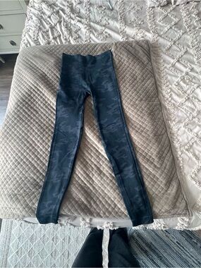 High-Waist Navy Camo Leggings